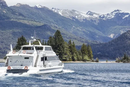 Catamarán Isla Victoria y Bosque de Arrayanes